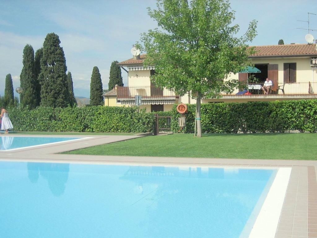 Belvilla By Oyo Enticing Holiday Home With Pool Lazise Eksteriør billede