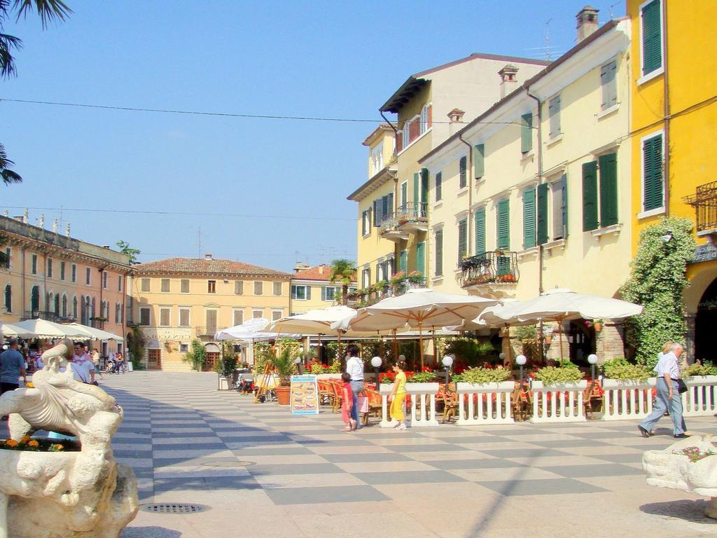 Belvilla By Oyo Enticing Holiday Home With Pool Lazise Eksteriør billede