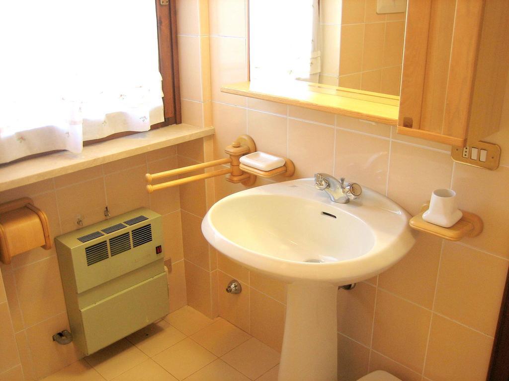 Belvilla By Oyo Enticing Holiday Home With Pool Lazise Eksteriør billede
