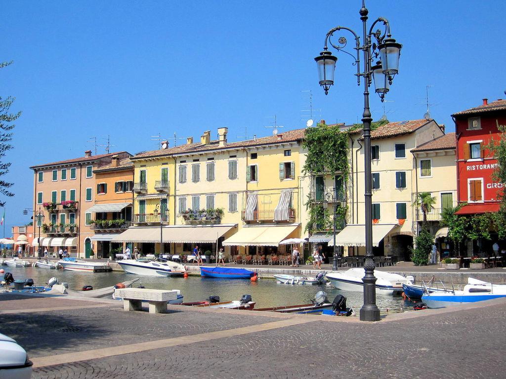 Belvilla By Oyo Enticing Holiday Home With Pool Lazise Eksteriør billede
