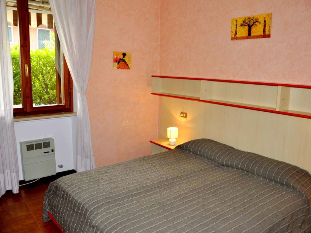 Belvilla By Oyo Enticing Holiday Home With Pool Lazise Eksteriør billede
