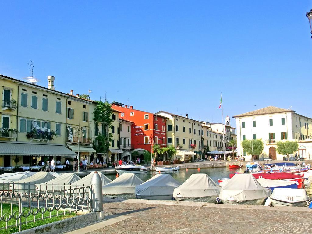 Belvilla By Oyo Enticing Holiday Home With Pool Lazise Eksteriør billede