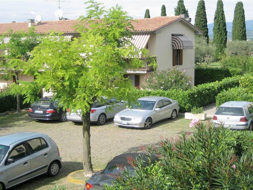 Belvilla By Oyo Enticing Holiday Home With Pool Lazise Eksteriør billede